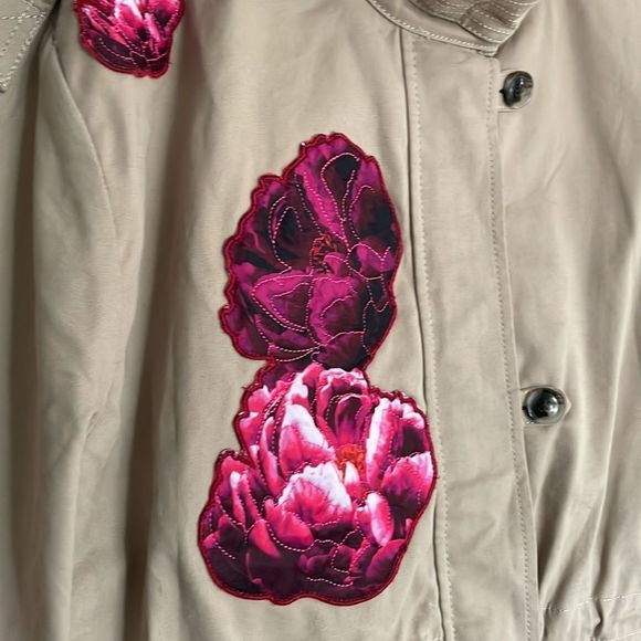 Banana Republic | Military Jacket With Floral Appliqués - Picture 3 of 10
